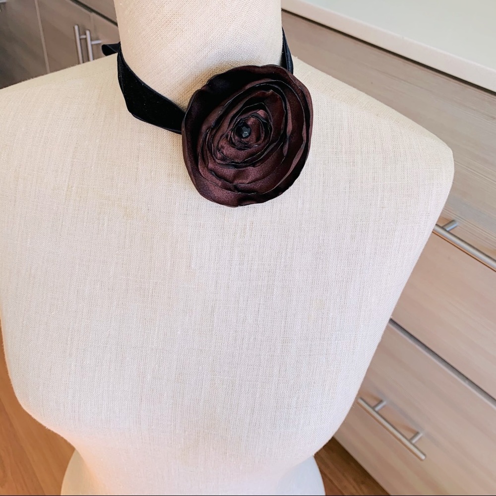 choker or belt flower!